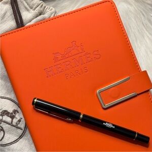 Hermès🐎 Orange Leather VIP Refillable Notebook & Pen Set